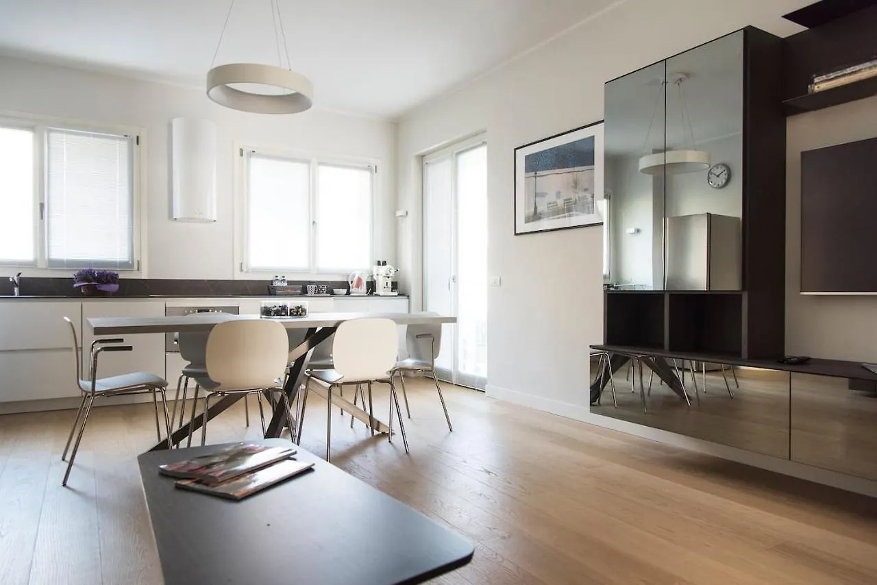 Brand New Apt , City Life District ميلان 0*,